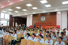 “睛”彩世界 爱尔同行——桂林爱尔眼科医院为桂林市胜利小学捐赠爱心眼镜